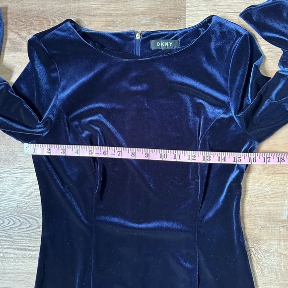 DKNY Midnight Blue Velvet Bell Sleeve  A Line Midi Cocktail Dress Size 6 - Picture 9 of 11